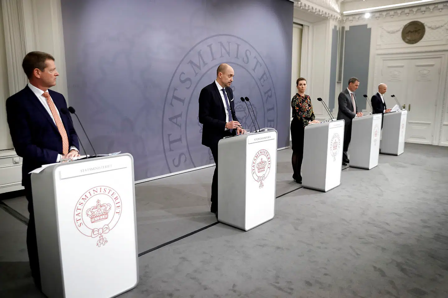 »Sundhedsmyndigheder og sundhedseksperter er desværre ikke guddommelige sandsigere. Nogle mener, at tallene siger det ene, nogle mener ud fra de samme tal at kunne konkludere det stik modsatte,« skriver Kathrine Lilleør.