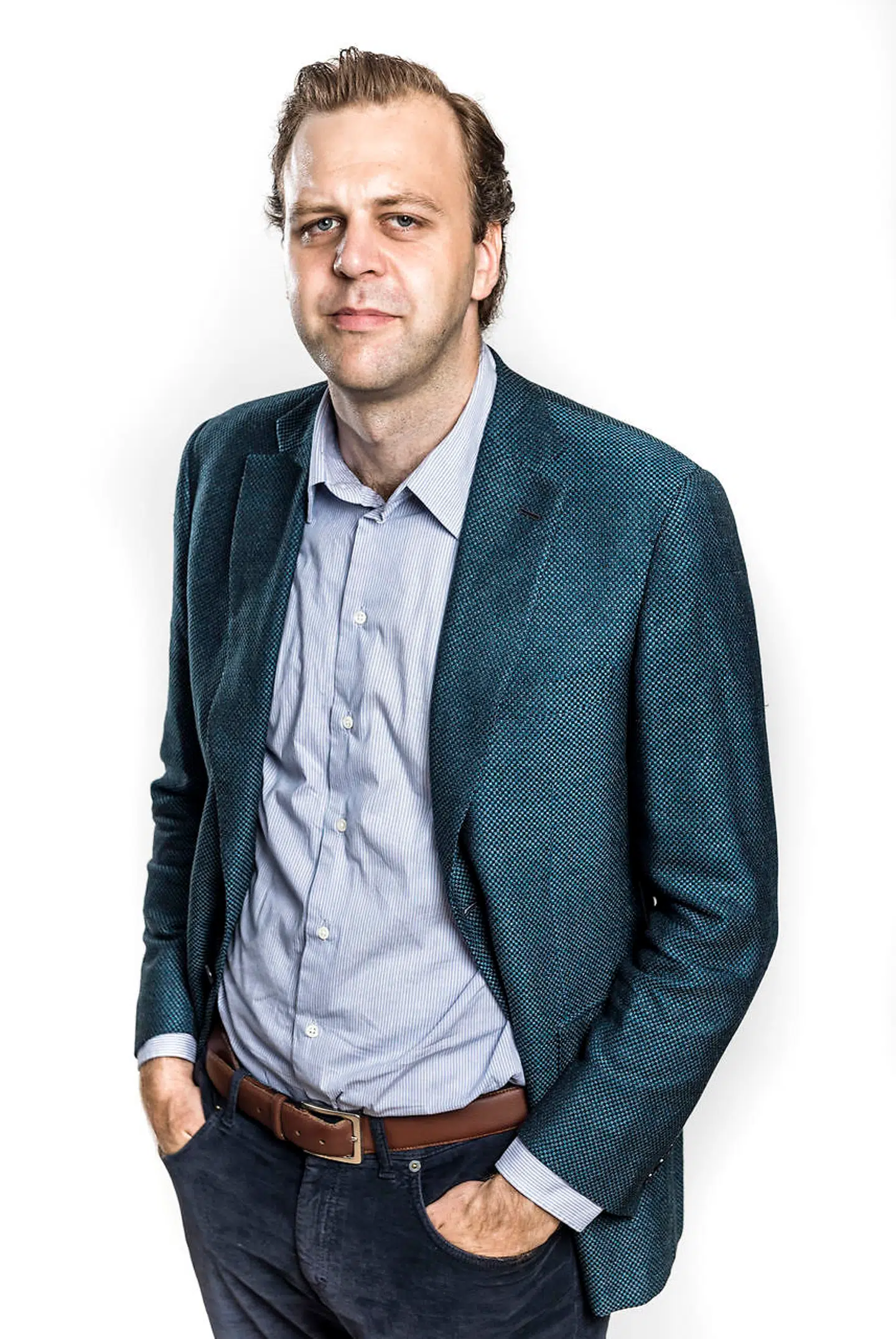 »Da »I krigens hus« udkom, var vi stadig i gang med at diskutere, om historien rent faktisk var slut«, skriver anmelder Rune Selsing.