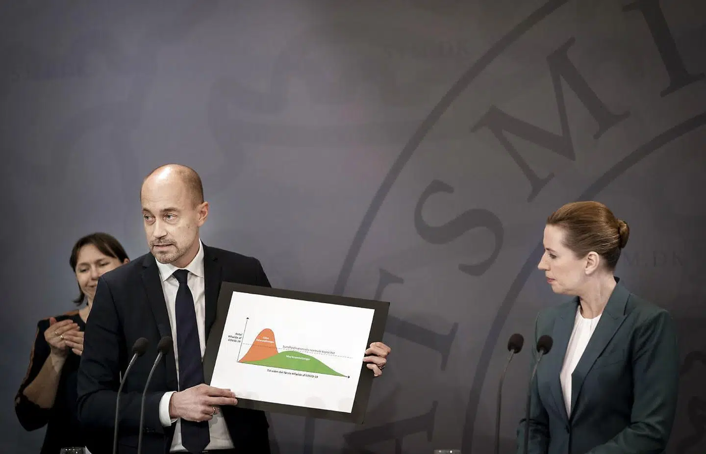 Statsminister Mette Frederiksen og sundheds- og ældreminister Magnus Heunicke på et pressemøde den 10. marts 2020.