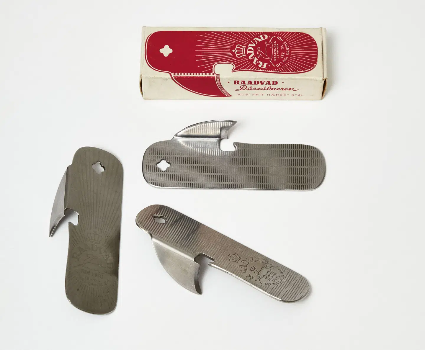 Den originale dåseåbner fra Raadvad blev formgivet i 1950. Quistgaard fortrød hele livet, at han lavede designet for et engangshonorar. En royaltyaftale havde uden tvivl været bedre.