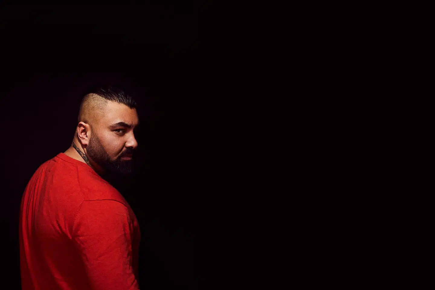 Radiovært og eksbandelder Nedim Yasar blev, på vej hjem for sin egen bogreception, skudt og dræbt i november 2018. Østre Landsret kender torsdag Alexander Findanis, der har relation til Saturdarah, skyldig i drabet.