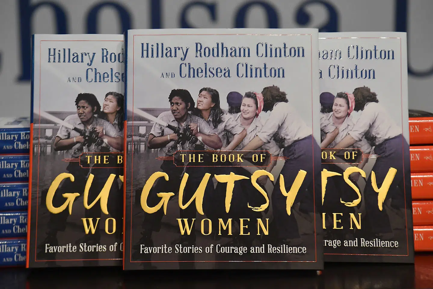 I 2019 udgav Hillary Rodham Clinton sammen med sin datter Chelsea Clinton bogen »The Book of Gutsy Women: Favorite Stories for Courage and Resilience«.