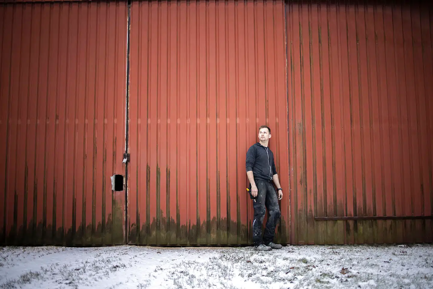 Erik La Cour Dalhoff modtog gennem flere år breve fra Njord Law Firm, hvor det fremgik, at han var mistænkt for at have hentet en film ulovligt. Han afviser at være blevet gjort bekendt med, at Njord havde stævnet ham for det, så han blev noget overrasket, da han i november 2019 fandt ud af, at Retten i Horsens havde dømt ham tilbage i oktober 2018.