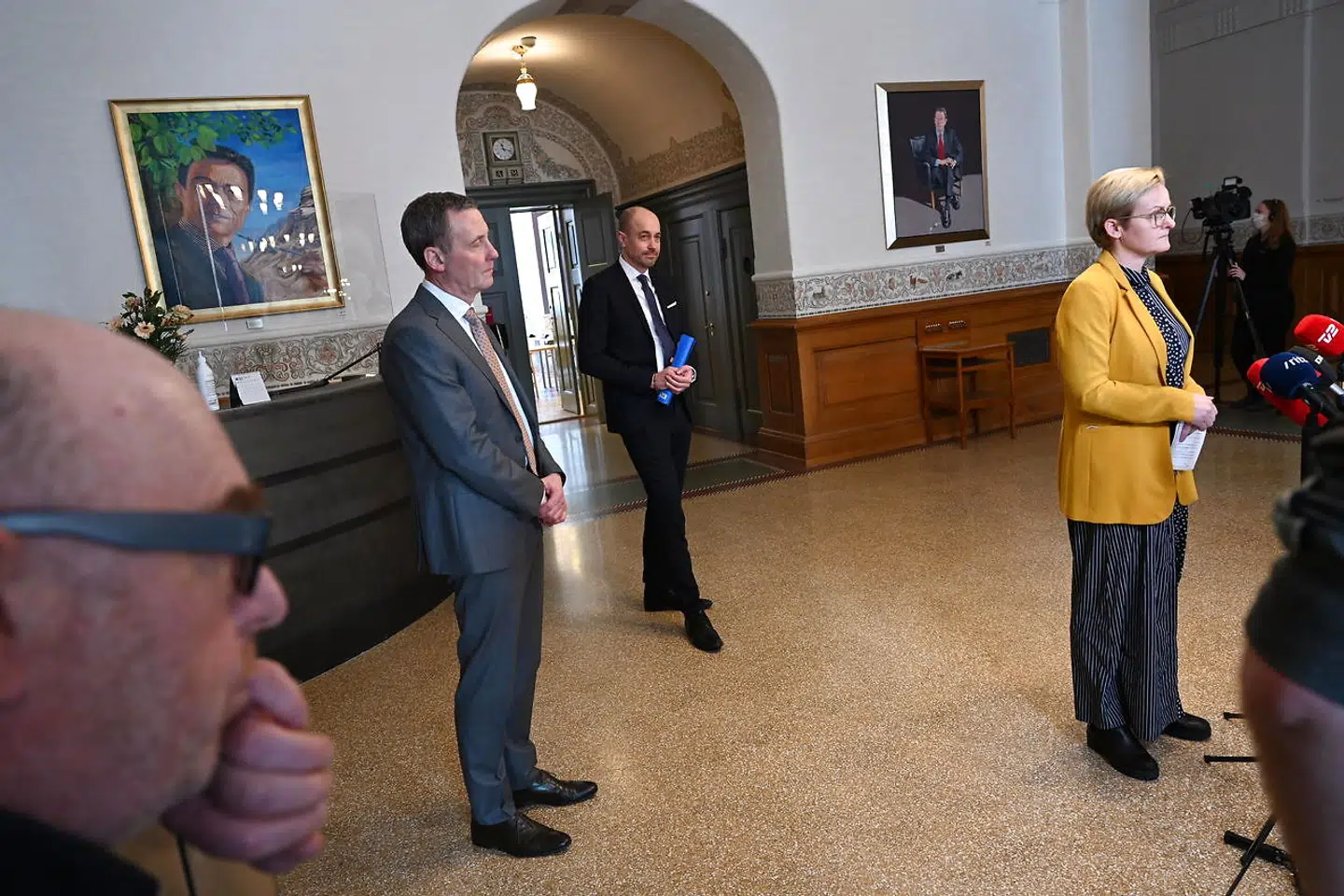 Justitsminister Nick Hækkerup (S), sundhedsminister Magnus Heunicke (S) og børne- og undervisningsminister Pernille Rosenkrantz-Theil (S) fortalte onsdag om den delvise genåbning af Danmark på et doorstep-pressemøde på Christiansborg.