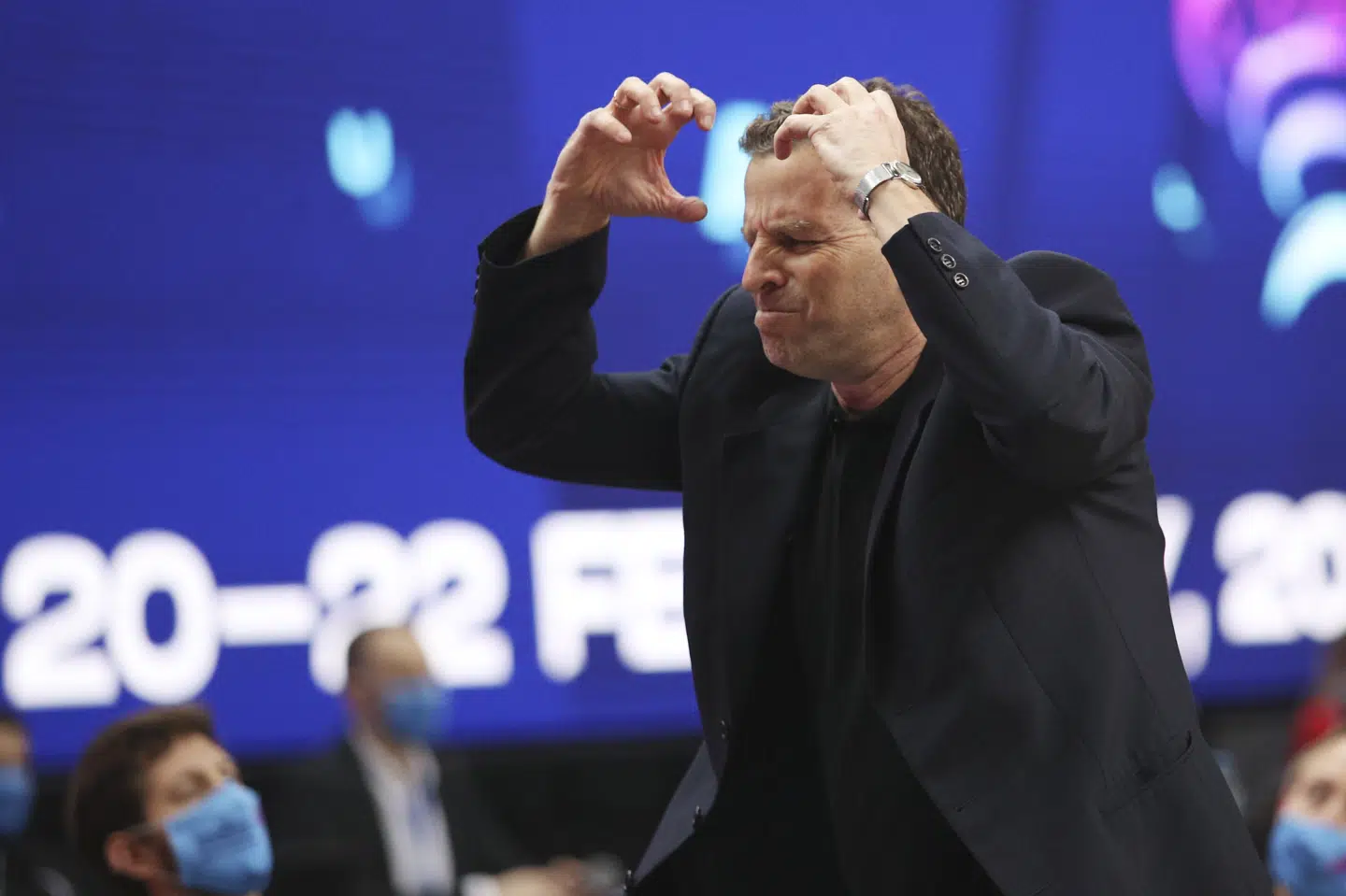 Erez Bittman både jublede og råbte undervejs i mandagens dramatiske EM-kvalifikationskamp. Domantas Pipas/Ritzau Scanpix