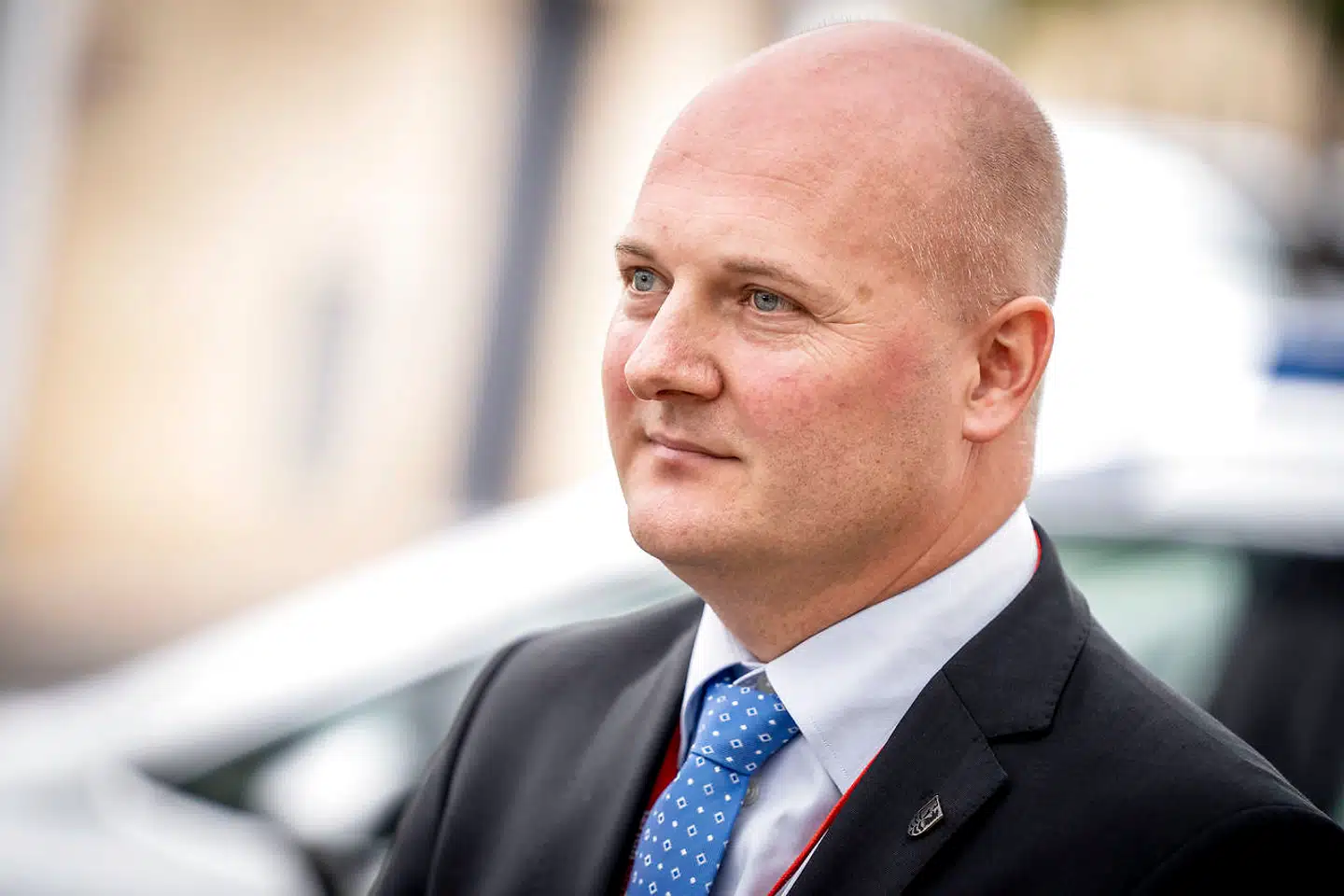 »Selvom vi ikke kan åbne lige nu, fordi vi ligger højt, skal det ikke gå ud over alle andre, som ligger lavt,« siger borgmester i Faxe Kommune Ole Vive (V) til TV2 Øst.