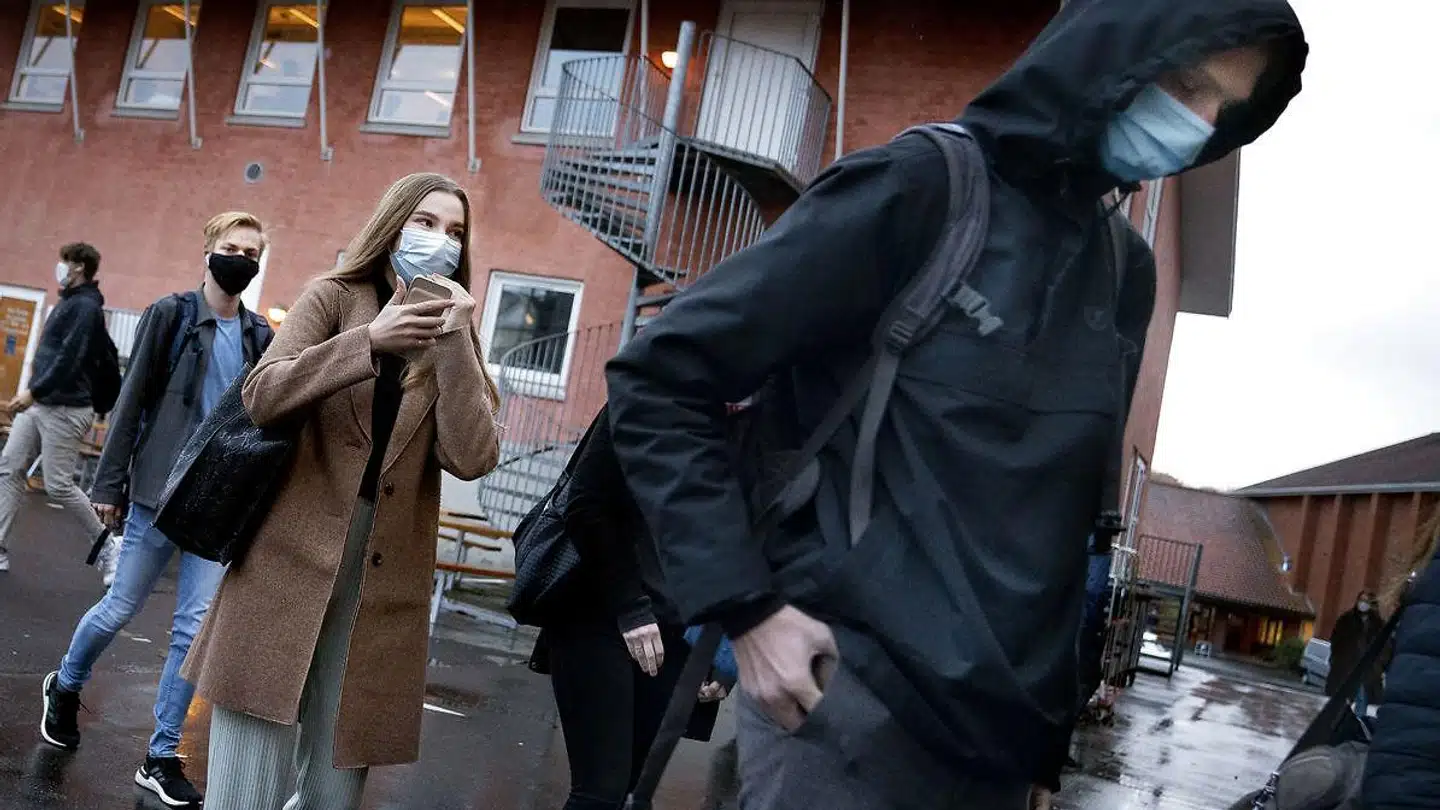 K-formand Søren Pape Poulsen efterlyser en diskussion om, hvorvidt elever i 3. g nu kan komme tilbage på skolebænken. Billedet er fra Hillerød Tekniske Gymnasium i efteråret 2020, hvor eleverne skulle bære mundbind.