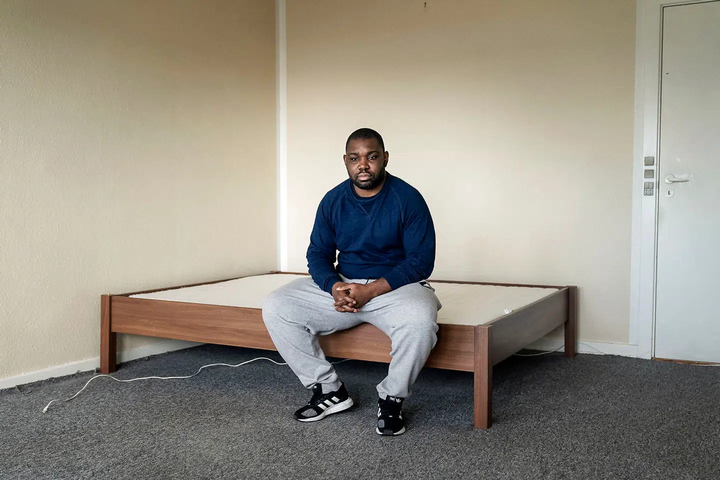 Roberto Sitsofe har boet i Danmark i 24 år og fik én måned til at pakke sit liv og sin lejlighed sammen. På mandag skal han ifølge myndighederne forlade landet.