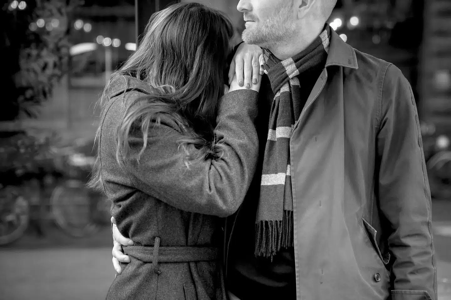 »Inden coronakrisen kom mange par, før problemerne havde vokset sig alt for store. Man kunne i højere grad tale om nye processer og en bedre måde at kommunikere med hinanden på. I dag er der flere, som kommer for sent til, at parforholdet måske kan reddes.«