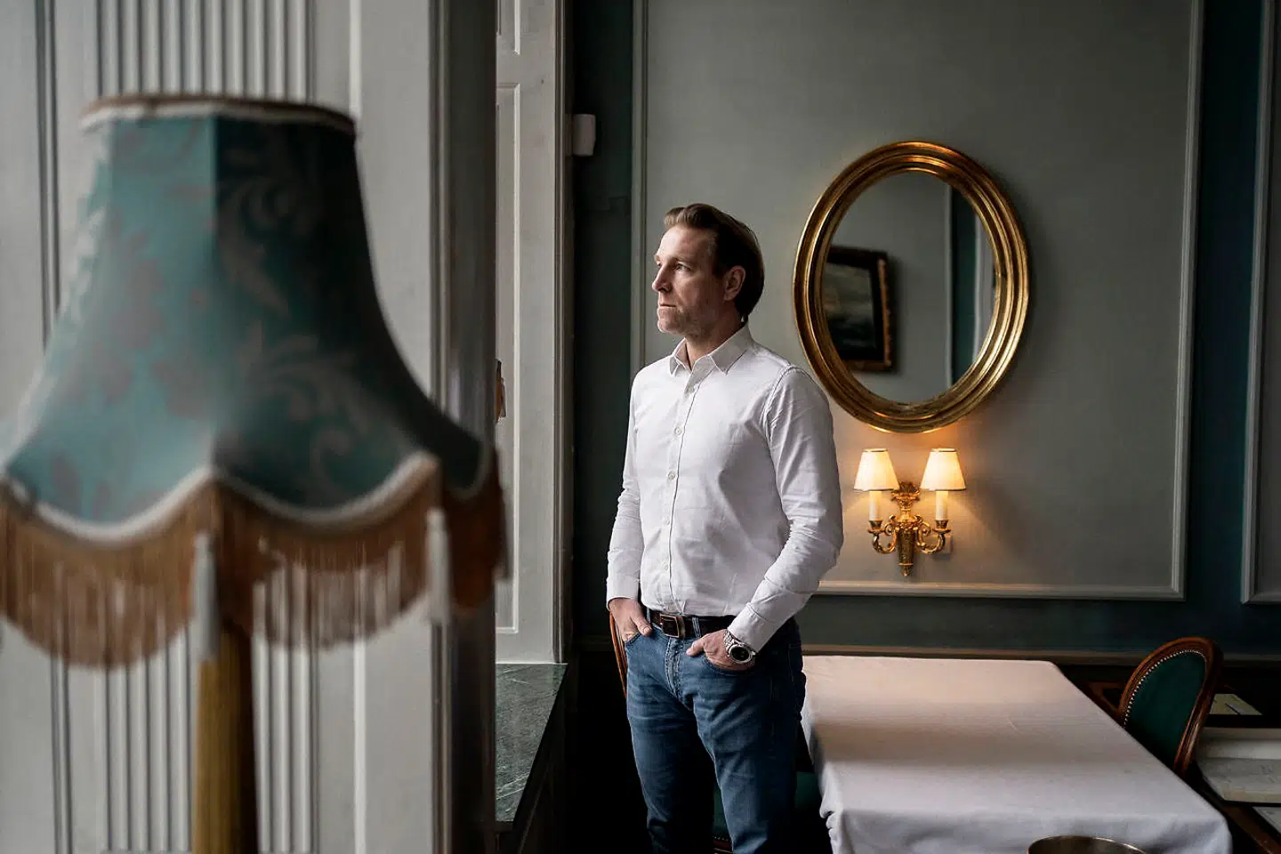 Thomas Gaarde er indehaver af Krogs Fiskerestaurant på Gammel Strand. Han håber, at mulighederne for udvidet udeservering i Københavns Kommune kan fortsætte under en kommende genåbning. Men det er en anden sammensætning af partier i Borgerrepræsentationen, der skal blive enige om ordningen denne gang.