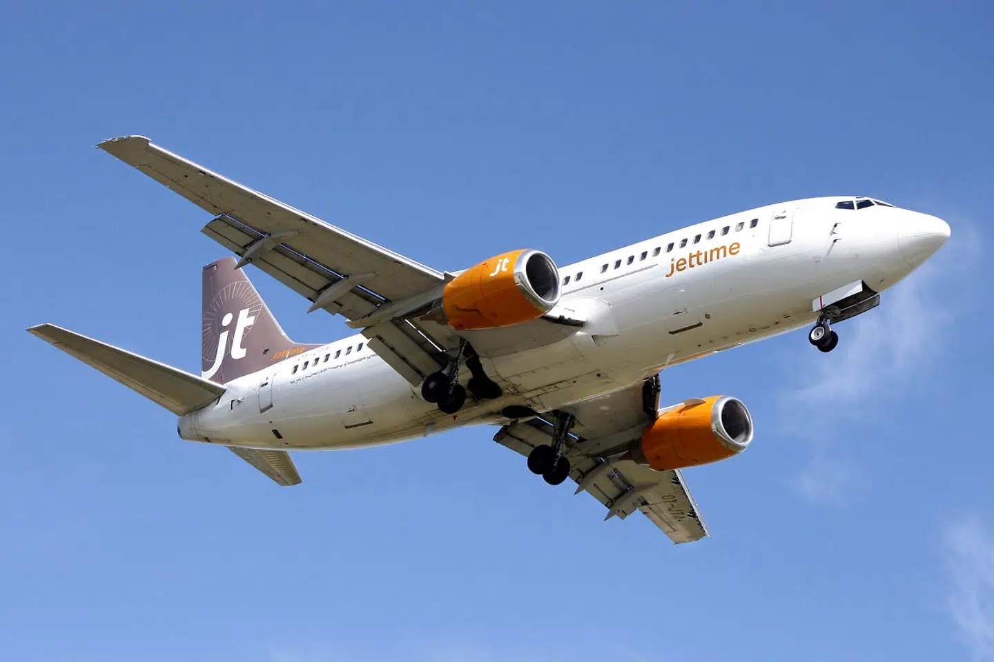 Flyselskabet Jet Time havde før konkursen 12 fly, som fløj passagerer for charterselskaber. Nu er konkursboet viklet ind i slagsmål om en inhabil, fyret kurator og hans salær.