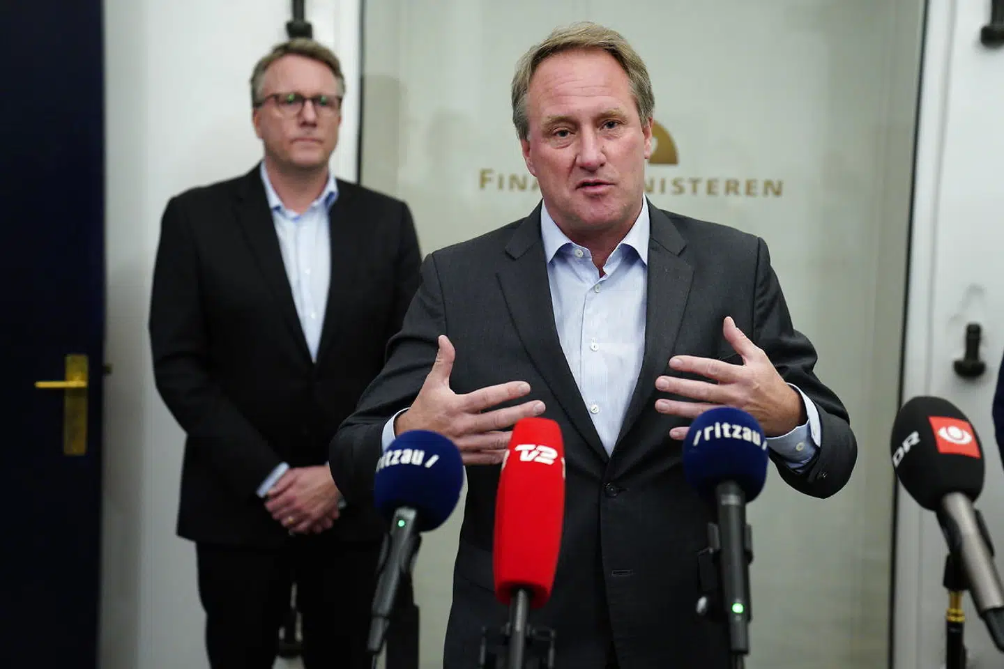 »Vi gør os ikke til sundhedsfaglige eksperter. Men vi har tæt dialog med sundhedsfaglige eksperter. Vi ser, hvad der sker i andre dele af verden, og vi har tæt dialog med samarbejdspartnere i andre lande,« siger Lars Sandahl Sørensen om DIs tanker om genåbningen.