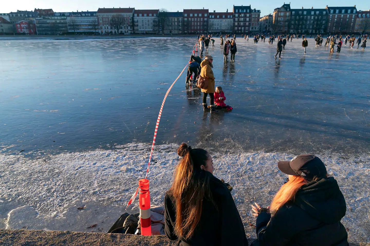 Stod det til Rasmus Jarlov (K) skal det være op til folk selv, om de vil udsætte sig for den risiko, som det indebærer at bevæge sig ud på isen. Det skal ikke være ulovligt, mener han.