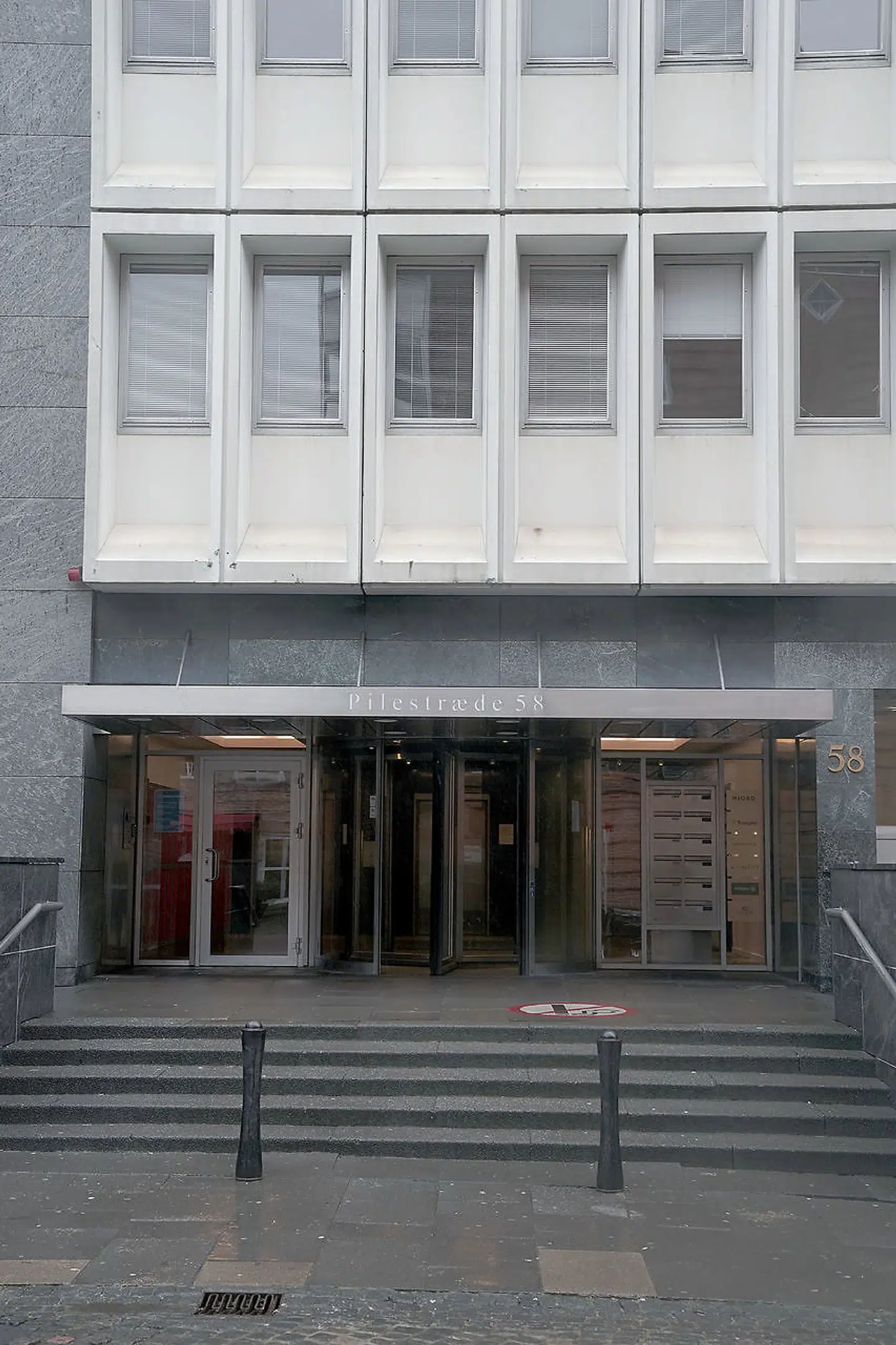 Lars Lokdam, managing partner i Njord Law Firm, der har kontor i Pilestræde i København, har til Berlingske udtalt, at sigtelsen »intet har på sig«, og at »den vil gå i sig selv«. Han har til Berlingske oplyst, at Njord Law Firm har vundet ca. 75 procent af de sager fra søgsmålet, der er endt i en såkaldt hovedforhandling ved domstolene. Det drejer sig ifølge tal fra Njord Law Firm om 44 sager i alt.