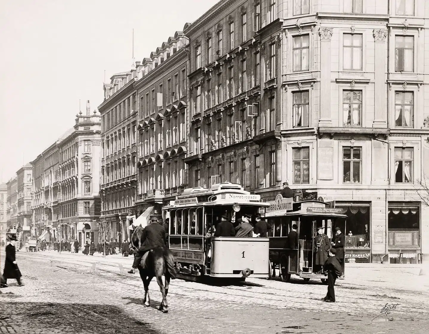 En tur ad Nørrebrogade kan blive til en hel ny oplevelse, når »street veiw«-tjenesten er klar. Her kan man gå tilbage i tiden og se præcis, hvordan der så ud i en fjern fortid.