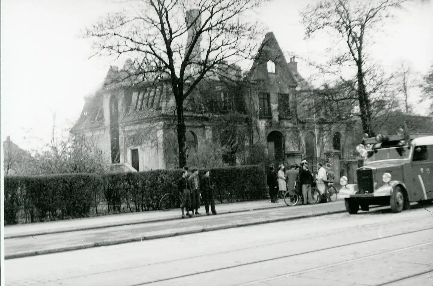 Anden Verdenskrig har også sat sit præg på den historiske base. Villaen Strandvejen 32 C blev sprængt af tyskerne kort før kapitulationen.