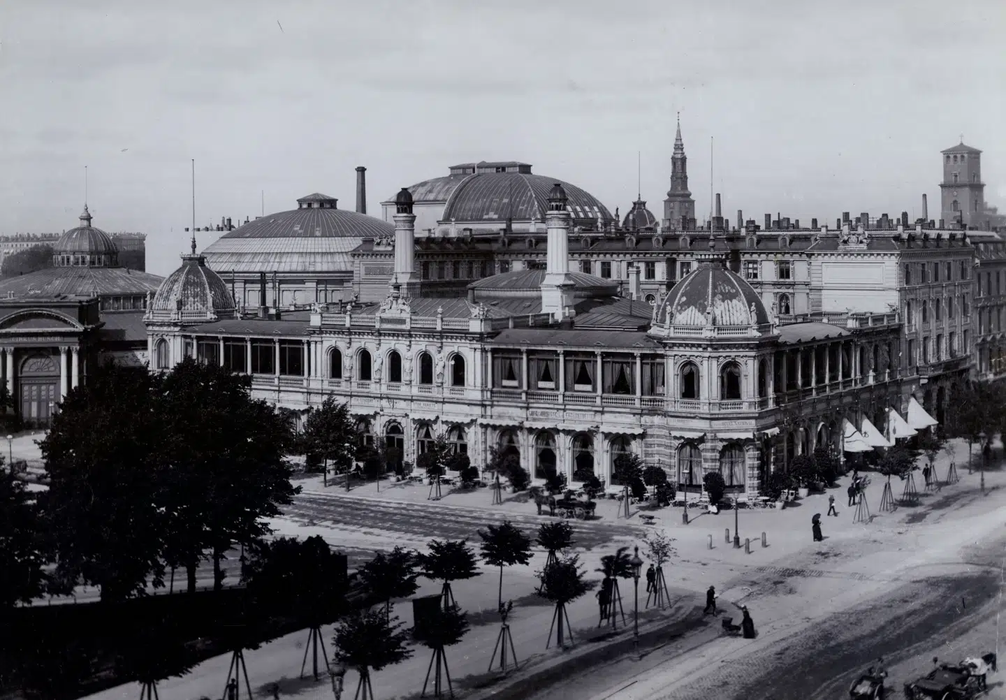 Måske frister det med en tidsrejse tilbage til Hotel National på Vesterbrogade, som er et af de steder, der er dokumenteret med gamle fotos.