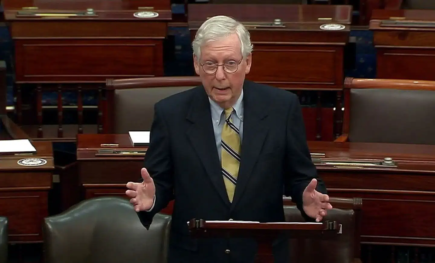 Senatets republikanske minoritetsleder Mitch McConnell stemte for frifindelse af Donald Trump - men bebrejdede ham bagefter i kontante vendinger for at have fremprovokeret oprør. U.S. Senate TV/Handout via Reuters EDITORIAL USE ONLY NO COMMERCIAL SALES