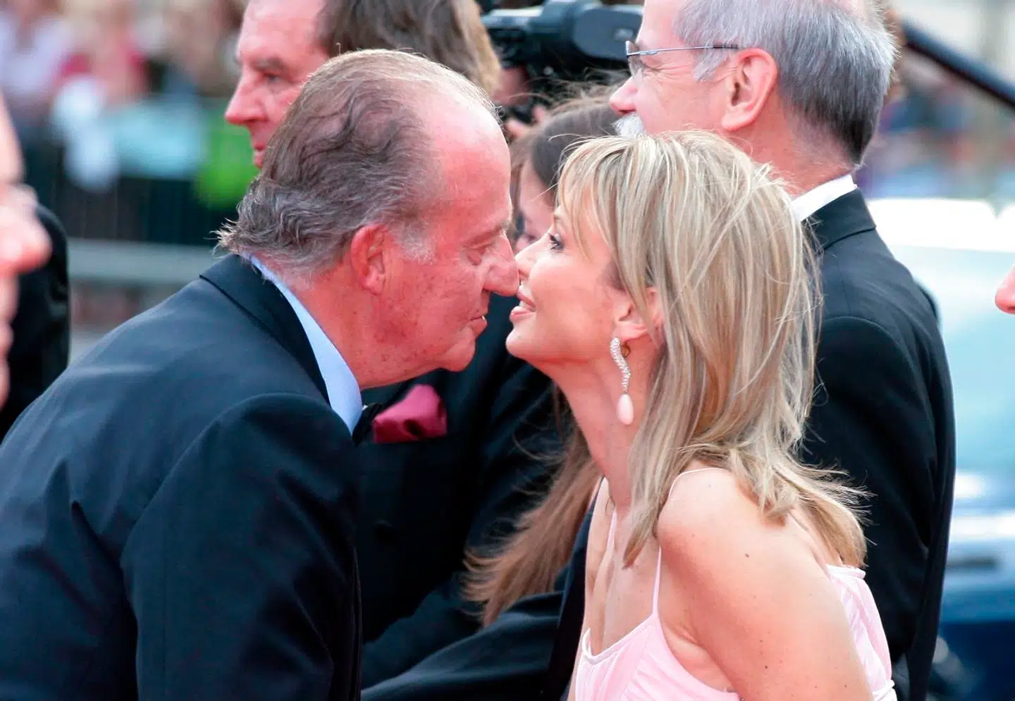 Kong Juan Carlos og Corinna Larsen mødtes første gang i 2004 ved et eksklusivt jagtselskab på den britiske hertug af Westminsters enorme landejendom i det centrale Spanien. Her ses de to ved en prisuddelingsfest, Laureus Awards i 2006.