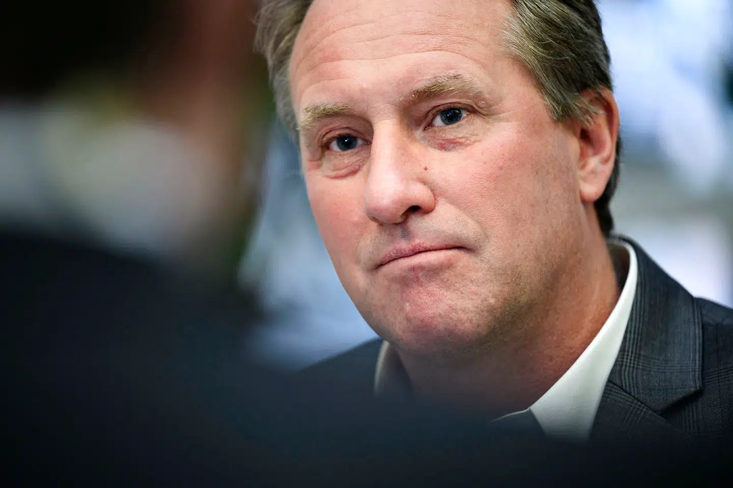 Dansk Industris direktør, Lars Sandahl Sørensen, mener, at samfundet bør genåbnes, når alle danskere over 50 år er blevet tilbudt vaccinationen mod coronavirussen. Det skriver Politiken lørdag.