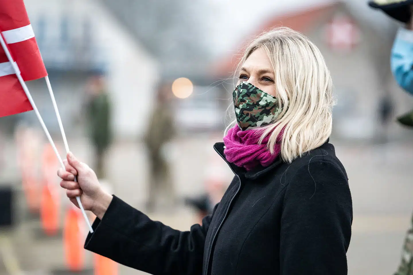 »Når Forsvarsminister Trine Bramsen mener, at Danmark ikke er moden til sådan en debat, må jeg tro, at hun mener, at hun og Socialdemokratiet ikke er moden til debat og kritik. Vi andre er klar, og vi er faglige,« skriver Niels Klingenberg Vistisen.
