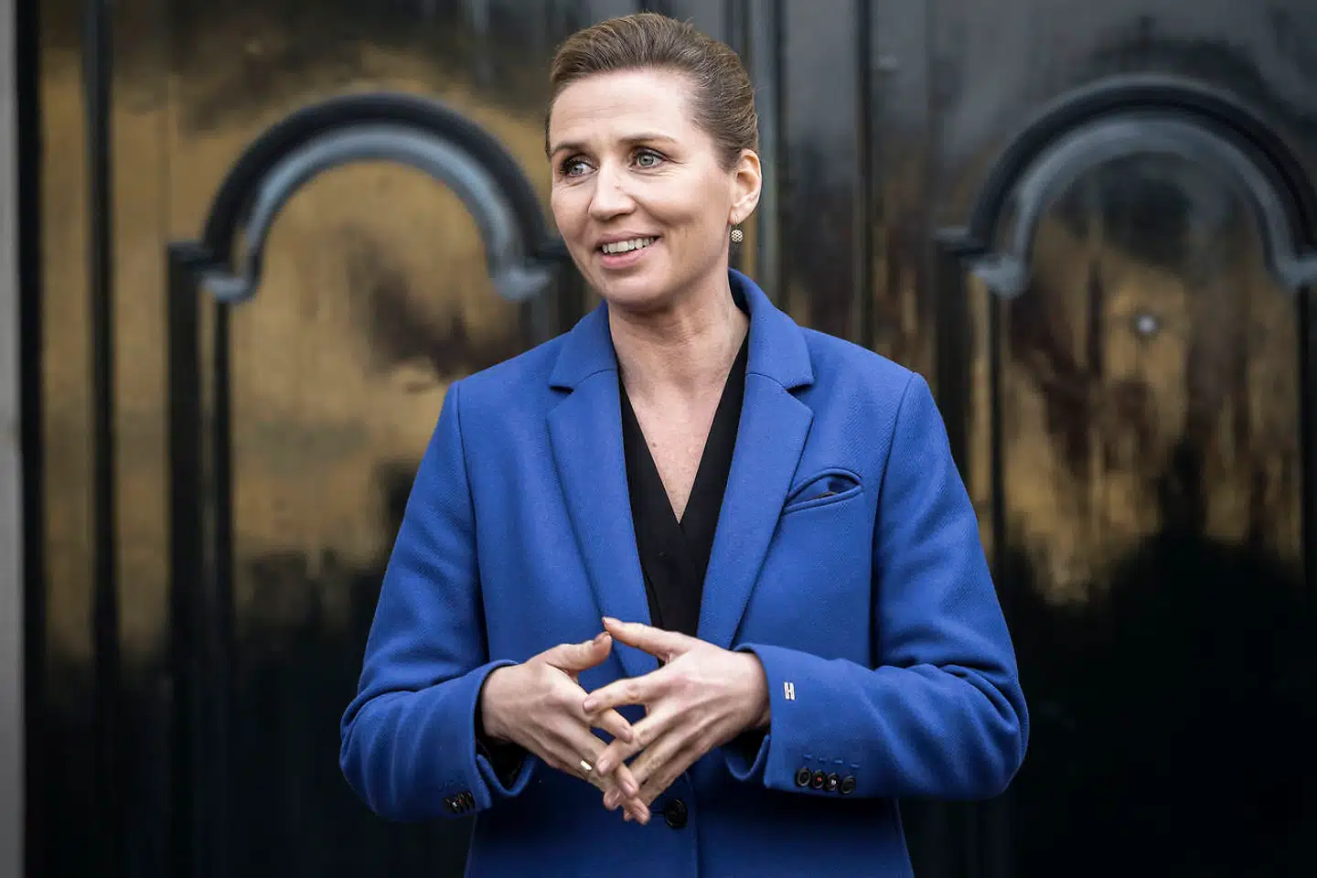 »Der er intet normalt over at være statsminister. Ligegyldigt hvor mange makreldåser, vi åbner, ender de færreste af os altså med ansvar for et helt land, flytte til embedsbolig og køre i ministerbil,« skriver Jane Sandberg.