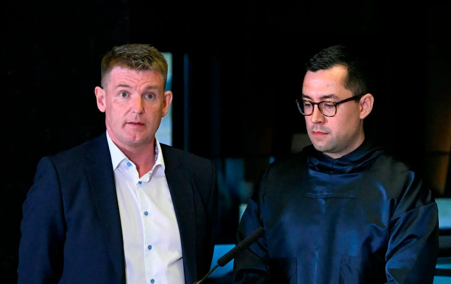 Den grønlandske selvstyreformand, Muté B. Egede (th.), og den færøske lagmand, Aksel V. Johannesen (tv.), mener, at det nordiske samarbejde er delt op i et hold 1 og et hold 2. Det kan få konsekvenser for rigsfællesskaber, hvis de ikke behandles mere ligeværdigt, siger de til Politiken. (Arkivfoto).