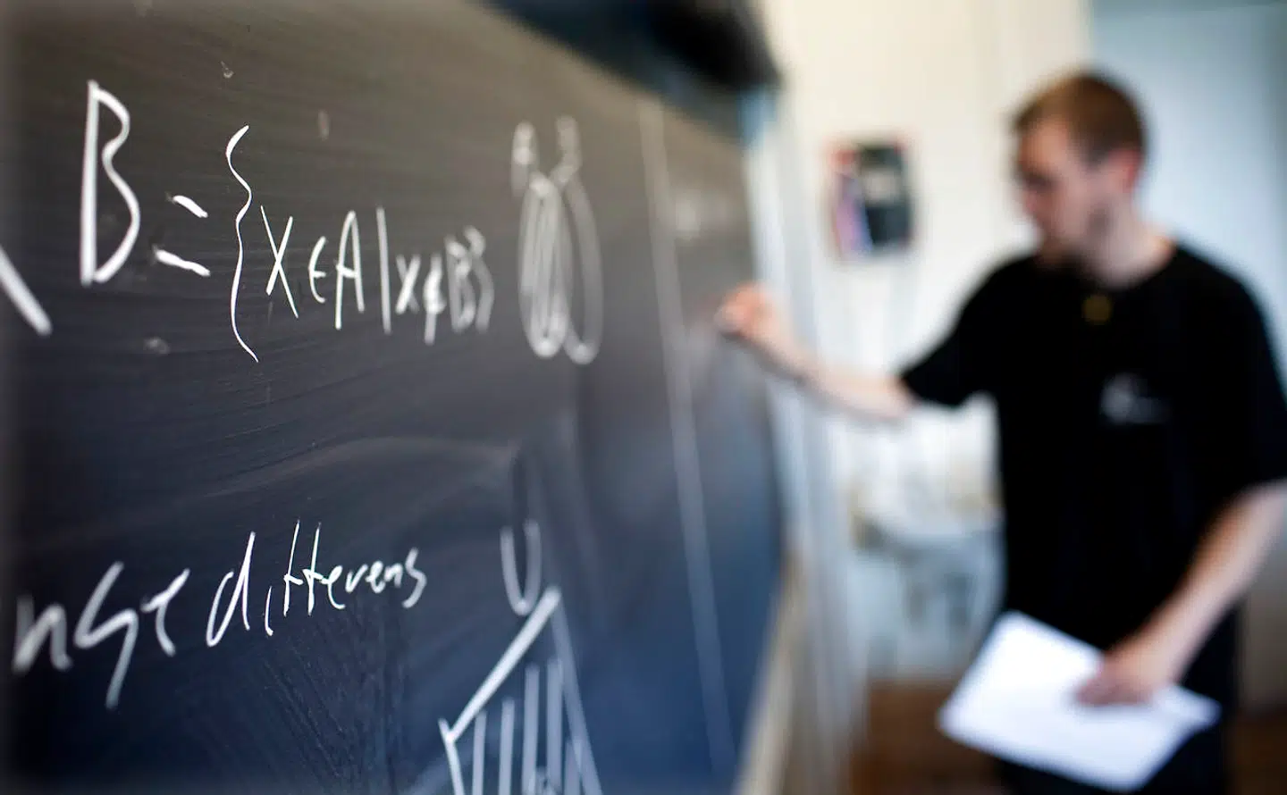 »Det må fortsat være opgave for skolen at udvikle deres personlige myndighed, etiske bevidsthed og forståelse af alt det i tilværelsen, som ligger uden for arbejdslivet og medborgerskabet og gør os til hele mennesker,« skriver Michael Böss og Morten Kvist.