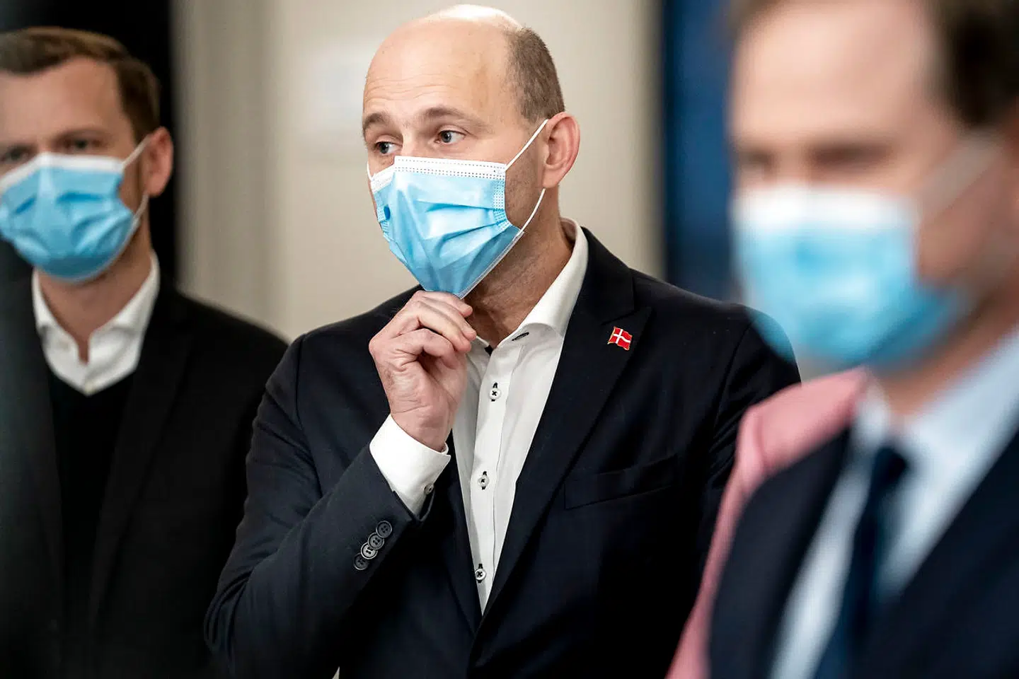 »Fakta er, at Danmark allerede har nogle af de allerskrappeste krav til statsborgerskab i den vestlige verden, og at få indvandrere i Danmark opnår statsborgerskab,« skriver Kristian Kriegbaum Jensen, Per Mouritsen og Tore Vincents Olsen.