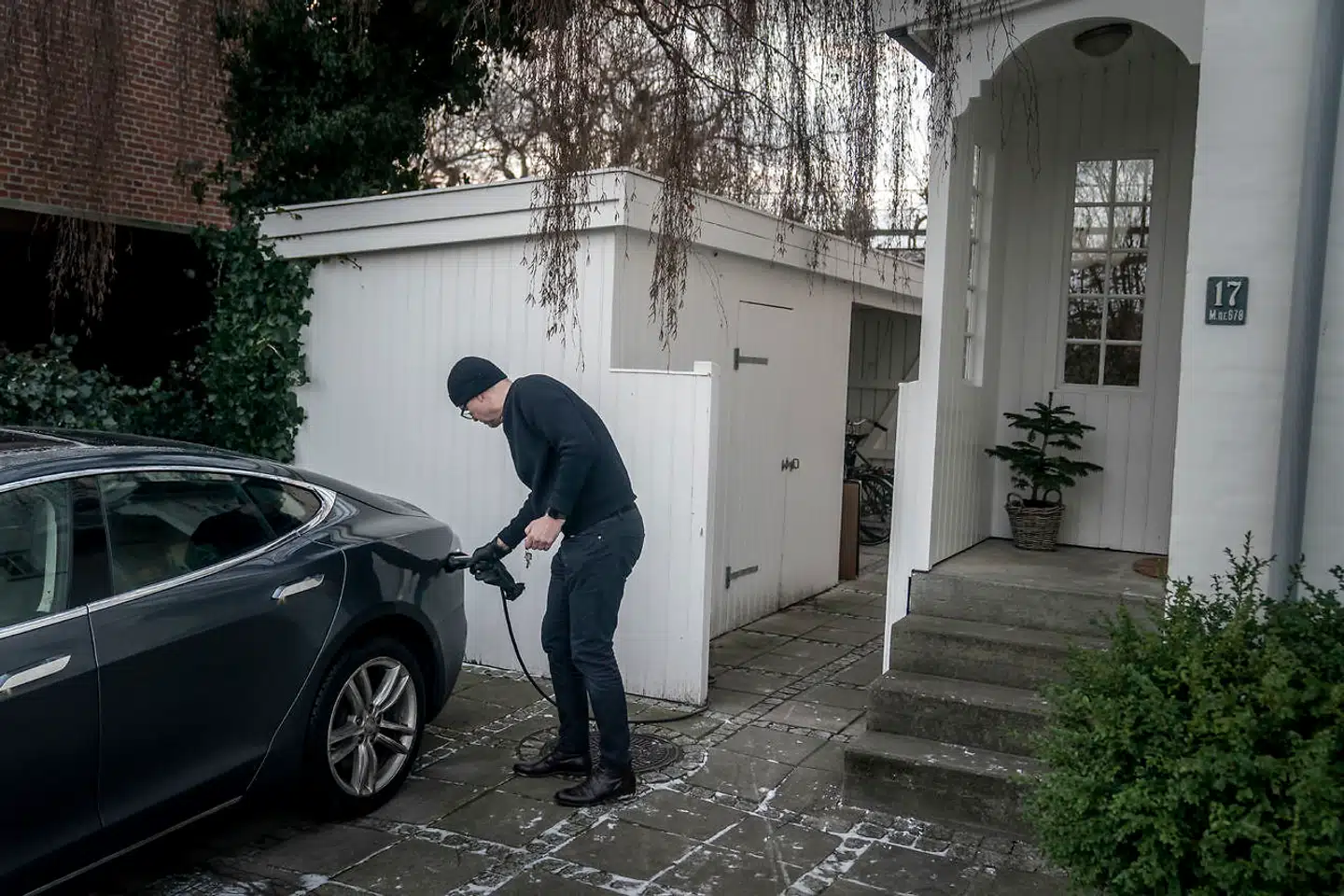 Hans Jørgen Nielsen, forfatter og ejer af konsulentvirksomheden Slotsholm ApS, er den første dansker, som køber atomstrøm hos den svenske opstartsvirksomhed Kärnfull Energi.