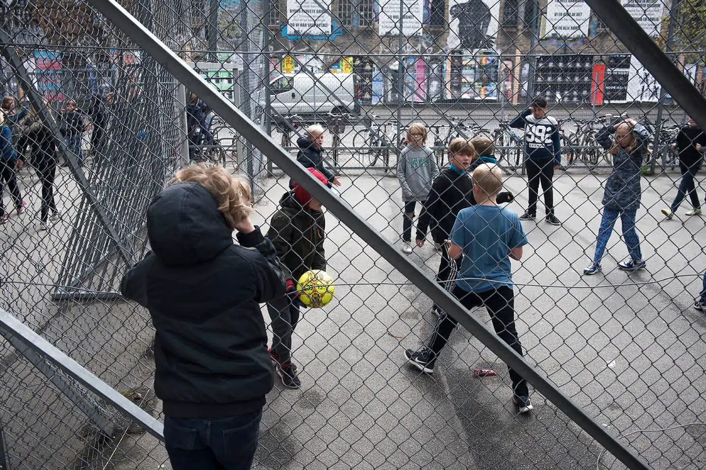 SF mener, at der har været for lidt styr på redskaber som afstand, smitteopsporing og test, og at det er en afgørende del af epidemikontrollen, næste gang landet åbner – men lige nu har flere partier svært ved at gennemskue, hvad epidemikontrollen indebærer.