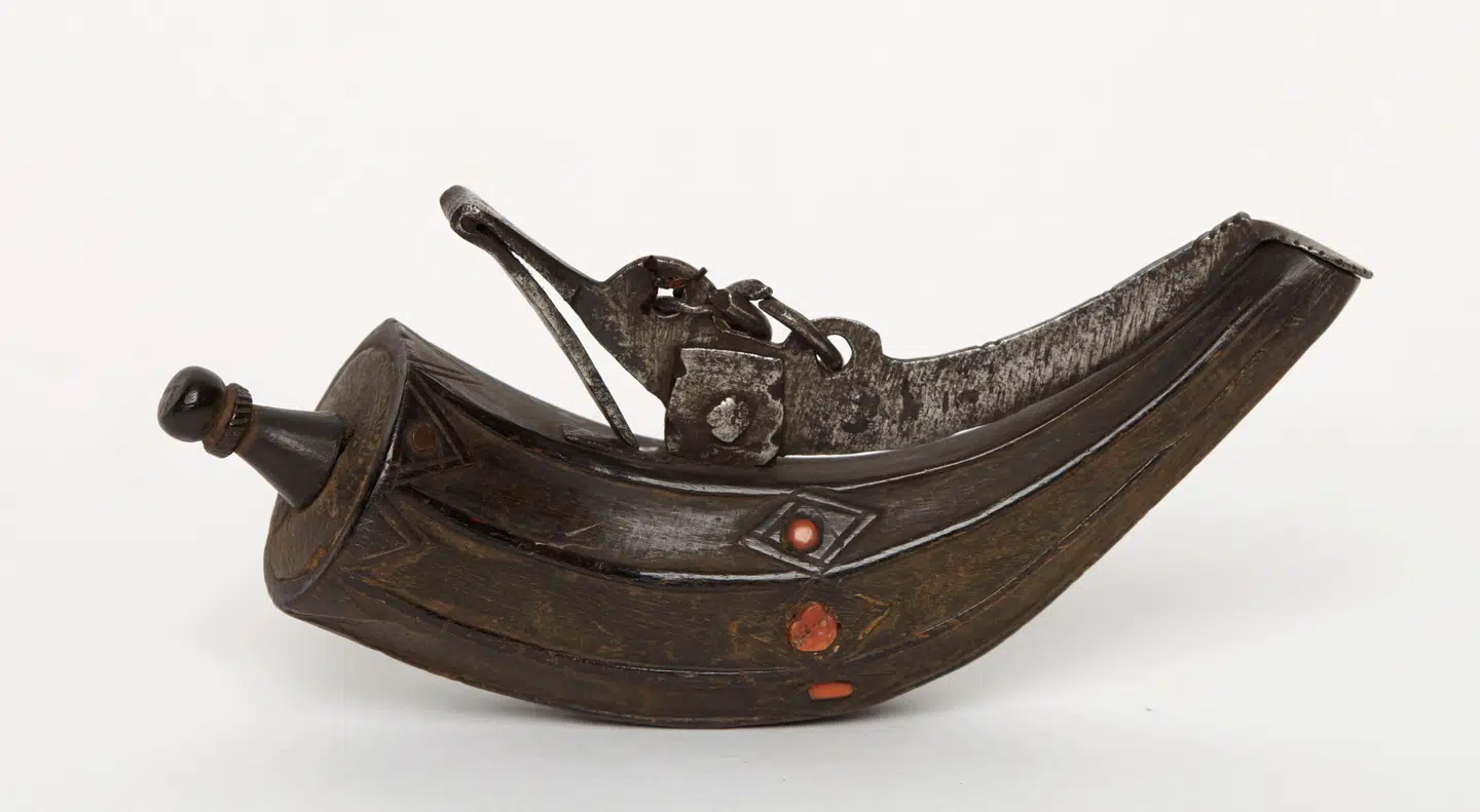 Afrikansk krudthorn fra Nationalmuseets samlinger. Vil de nye aktivister, der tilbagetager genstande fra Afrika, også komme til Danmark? Foto: Nationalmuseets billedsamling.