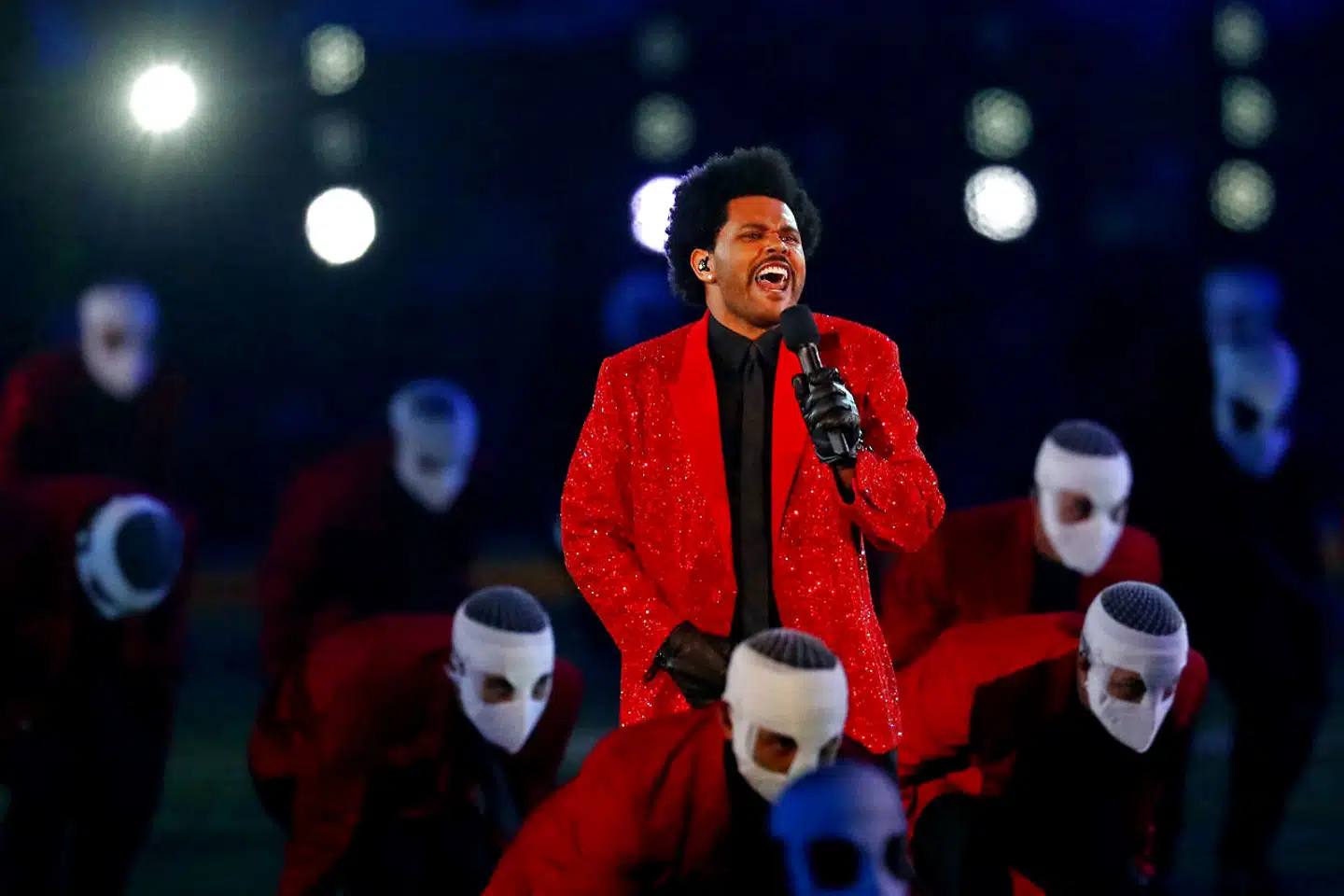 The Weeknd leverede et halvdystopisk show ved årets Superbowl.