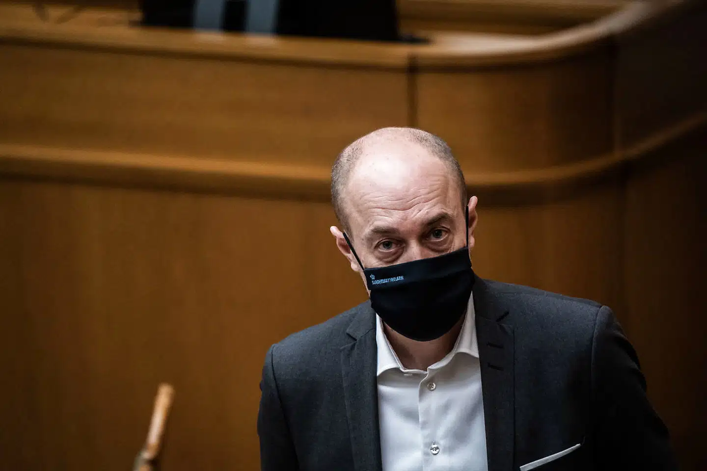 Sundhedsminister Magnus Heunicke (S) har siden juli sluppet for at skulle give offentligheden indblik i centrale dokumenter om regeringens håndtering af coronavirus. Juridiske eksperter sår dog tvivl om grundlaget for beslutningen.