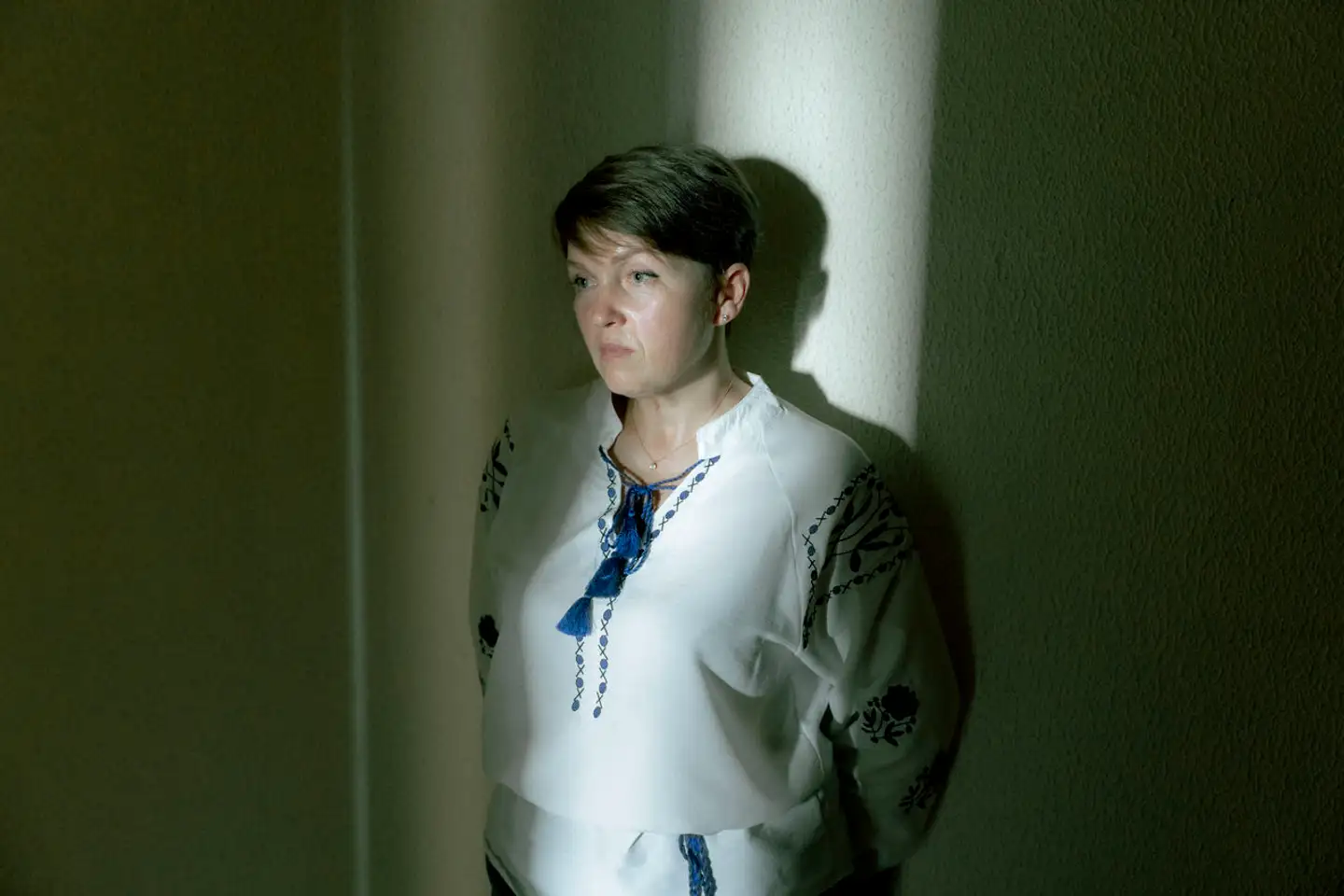 Olena Jahubova blev truet med døden, hvis hun fortalte om tvangsarbejdet i de russiskbesatte områder. Men hun ønsker, at verden skal vide, hvad civile i besættelseszonen bliver udsat for.