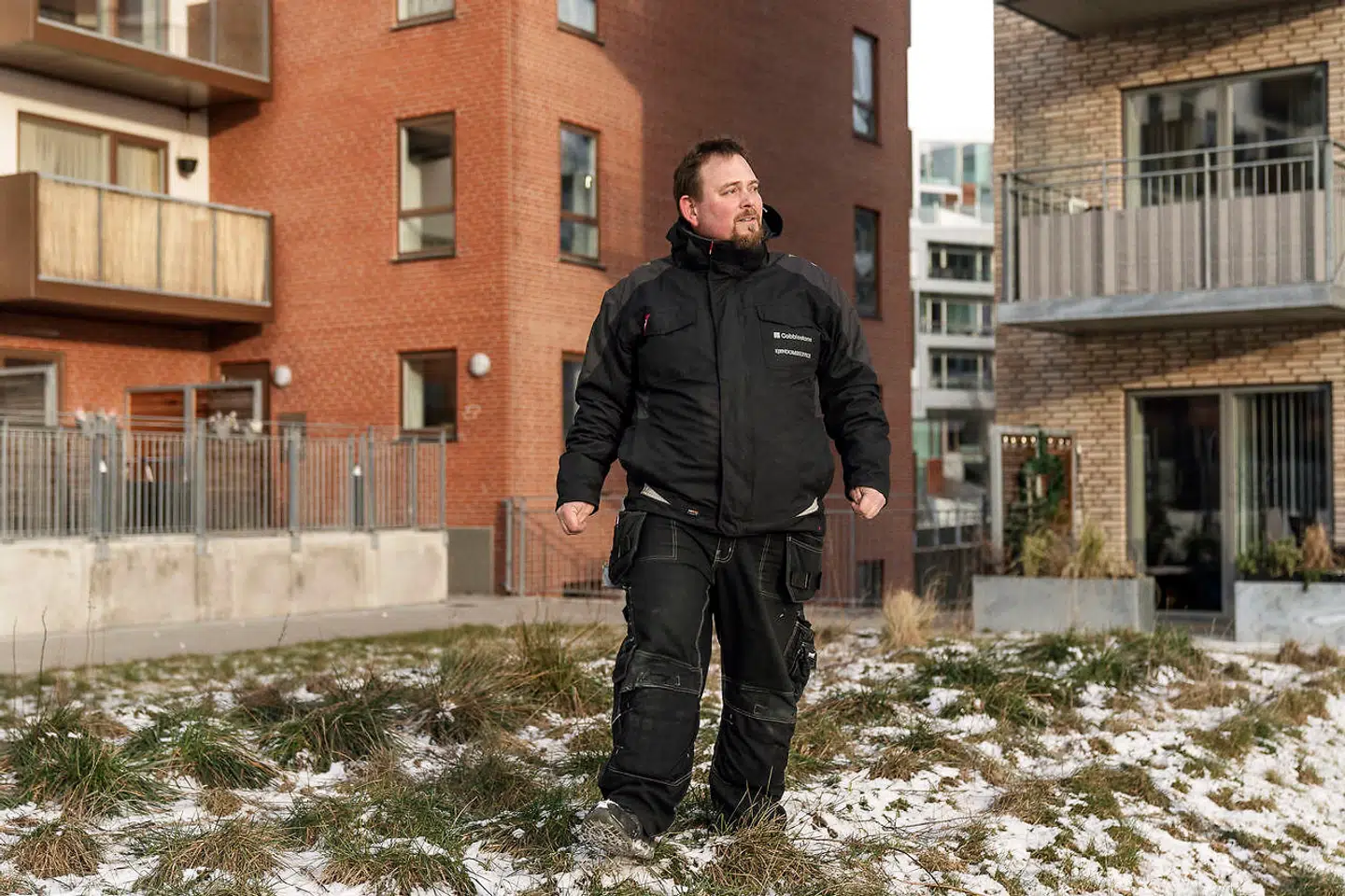 Vicevært Michael Hobel har fået travlt, fordi beboere er begyndt at klage meget mere over hinandens larm, efter at flere arbejder hjemmefra.