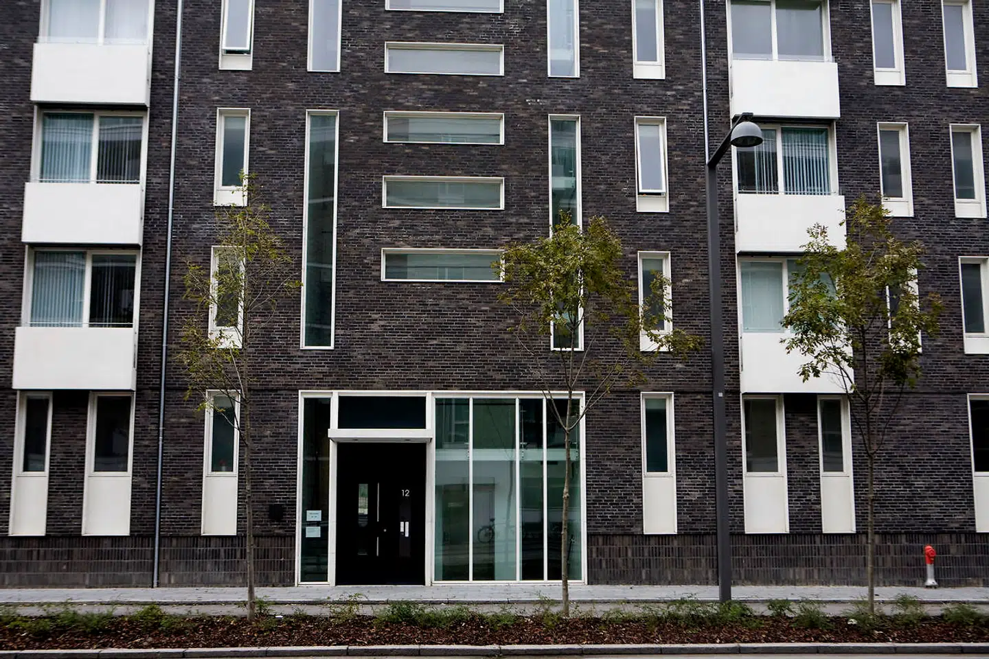 Danskerne bor i gennemsnit på 52,5 kvadratmeter pr. person. Københavns Kommune har det laveste gennemsnit med 40 kvadratmeter pr. person. Det kan derfor blive trangt for de københavnske familier, når der både skal foregå arbejde og undervisning i hjemmet.