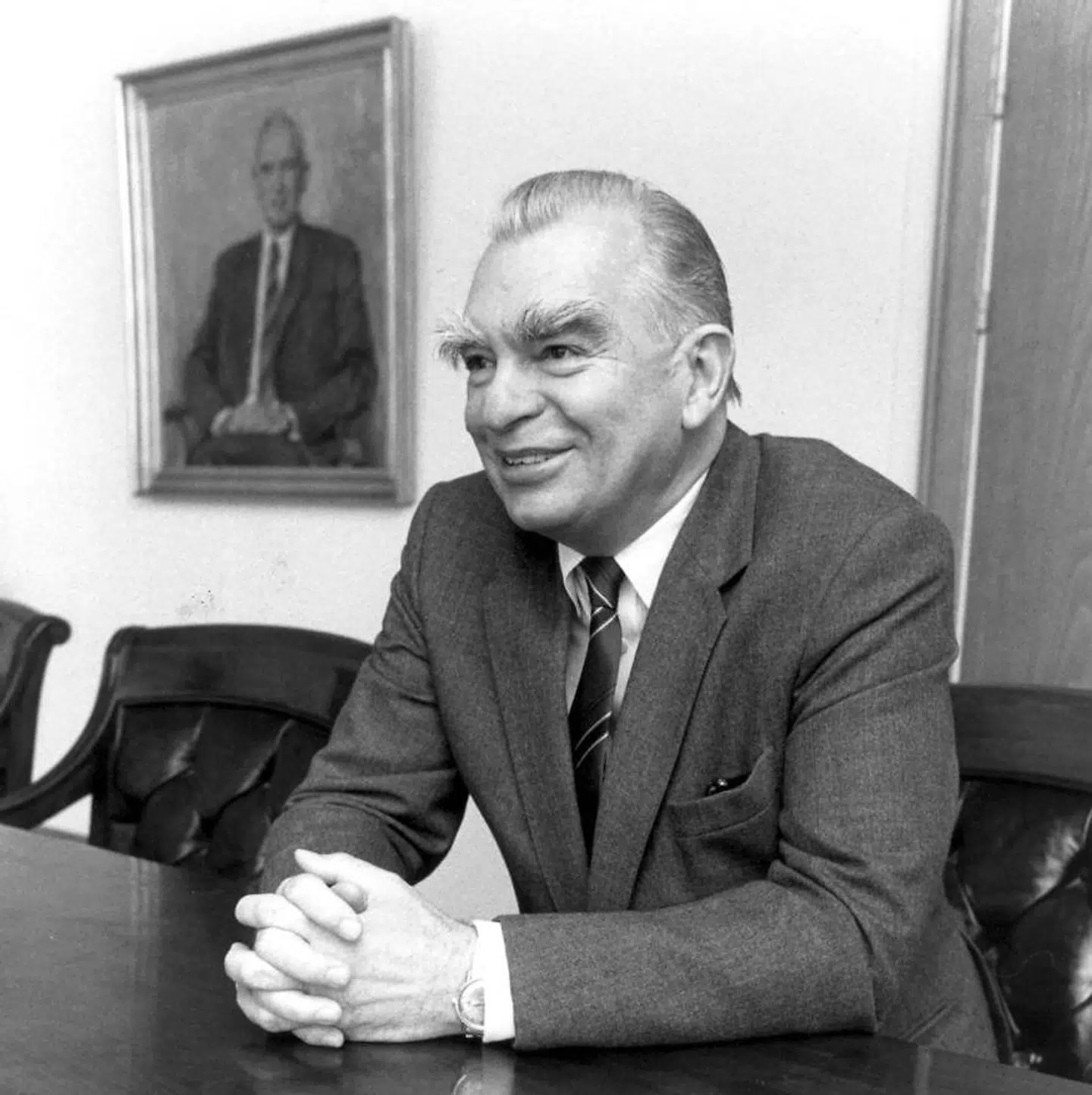 Topchefen i Nordisk Fjer, Johannes Petersen, blev fundet død i sit sommerhus, da hans svindelnumre kom frem i 1990. Han efterlod sig en besked: »Jeg kan ikke mere. Undskyld.«