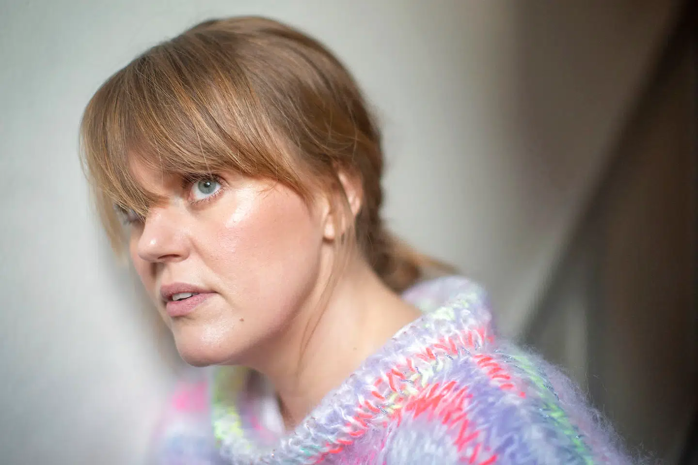 Katrine Muff Enevoldsen har fået flere sange optaget i Højskolesangbogen, som betyder noget helt særligt for hende: »Jeg bliver også kaldt »sangvalgsministeren«, fordi jeg elsker at finde sange, der passer til forskellige anledninger,« fortæller hun.