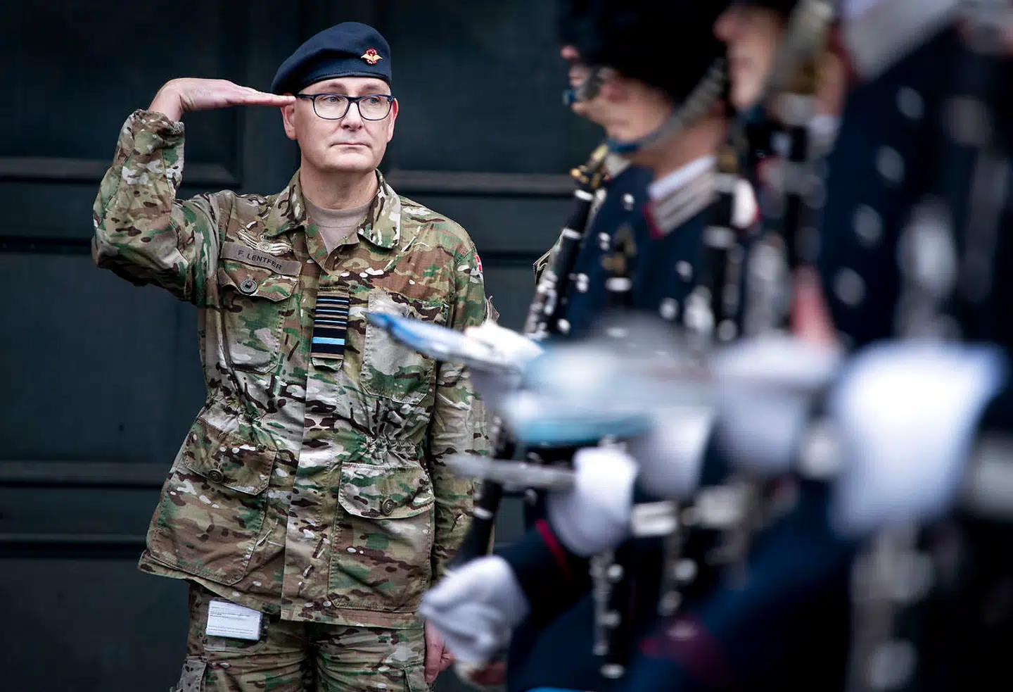 Den nye forsvarschef, Flemming Lentfer, afløste 1. december 2020 Bjørn Bisserup som chef for Forsvaret. Han kom fra en stilling som direktør for Forsvarsministeriets Materiel- og Indkøbsstyrelse (FMI).