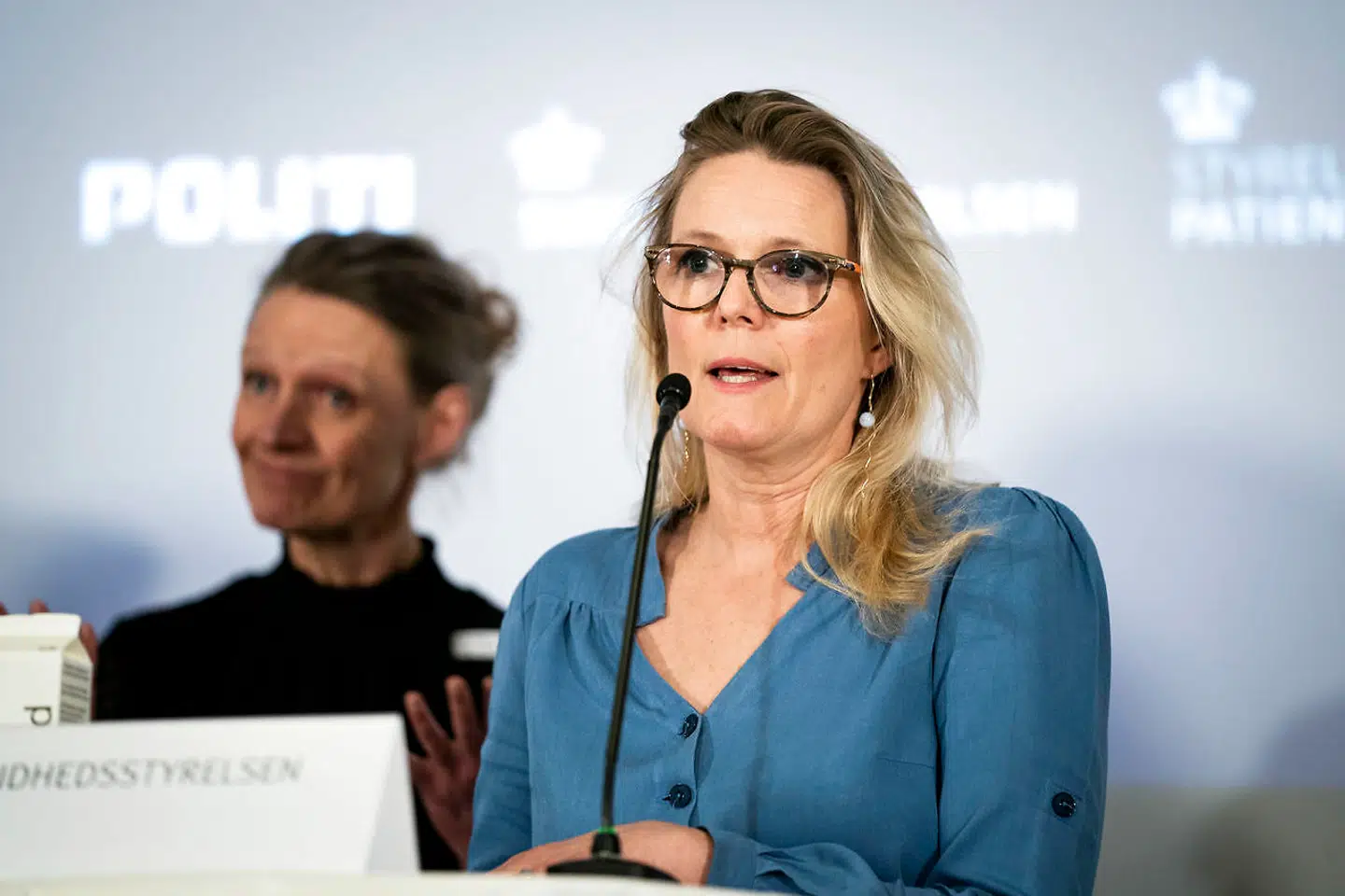 Overlæge Bolette Søborg og Sundhedsstyrelsen har gennemgået data fra AstraZenecas coronavaccine og har besluttet, at denne vaccine indtil videre først og fremmest skal tilbydes danskere under 65 år.