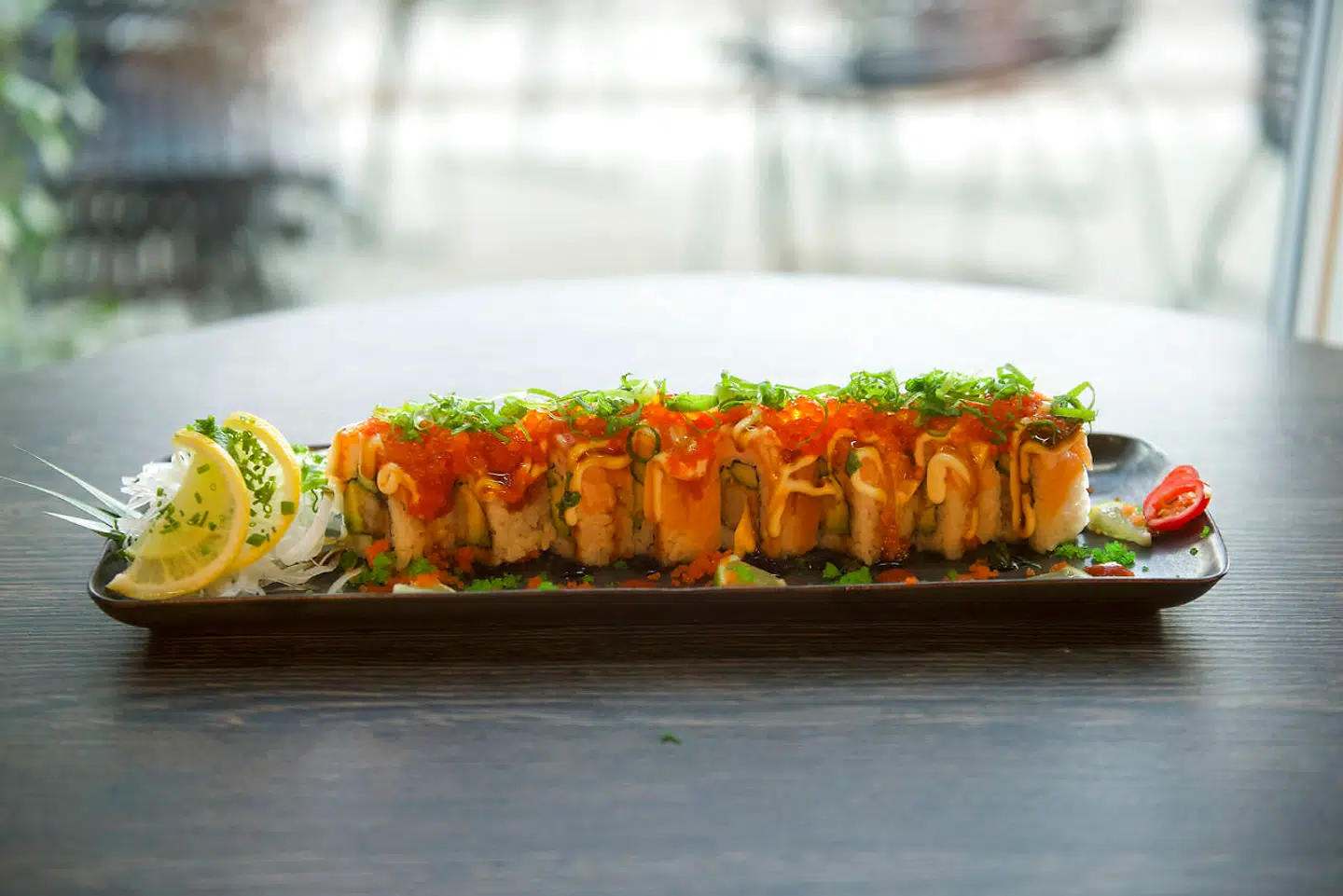 Letz Sushi er ramt af coronakrisen. Allerede inden pandemiens indtog, fossede pengene dog ud af selskabet, der er ejet af Lars Larsen Group. Ejeren har flere gange skudt nye penge ind for at sikre en positiv egenkapital.