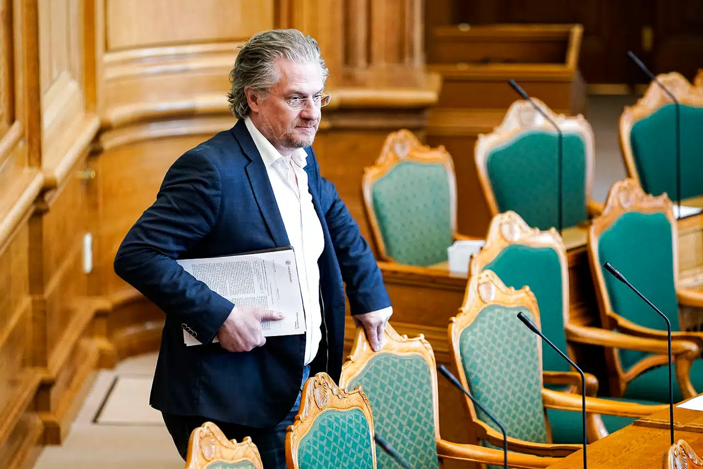 »Dahl hævder mere forsonende, at konservative og liberale ikke er så uenige, når det kommer til stykket. Det har han ret i. Det han ikke står ved, er at de radikaliserede nationalkonservative partier lever godt af at føre borgerkrig mod liberale,« skriver Jarl Cordua.