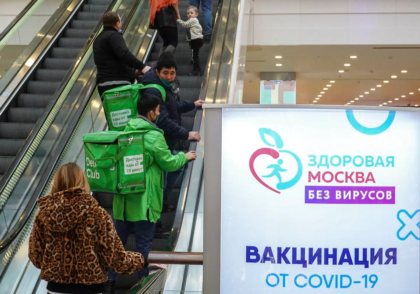 Rusland har i et stykke tid massevaccineret med russernes egen vaccine Sputnik V, og nu får den også rosende omtale i Vesten.