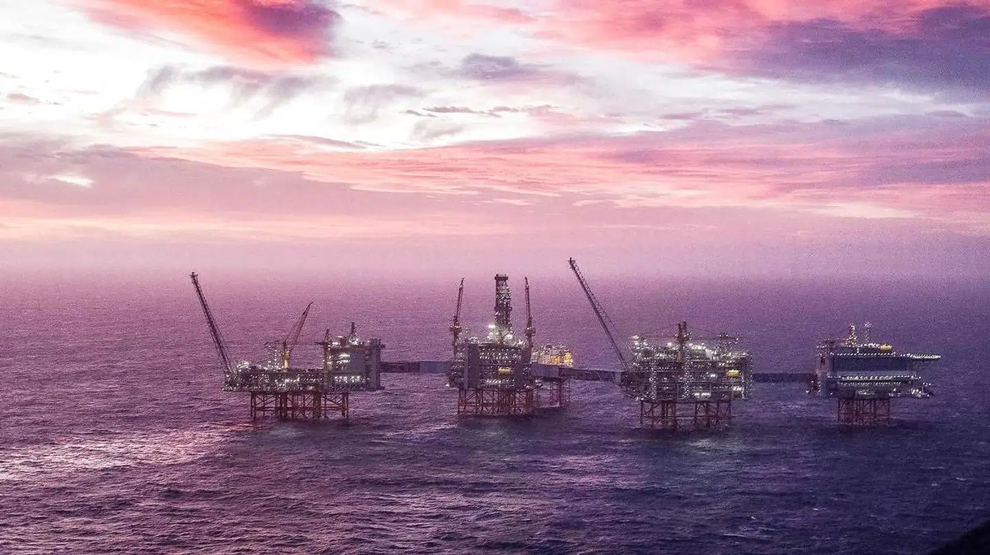 Det enorme oliefelt Johan Sverdrup forventer at øge produktionen mere end forventet i år. Det understreger, hvor afhængig Norge fortsat er af det sorte guld i undergrunden – også til at betale coronaregningen.