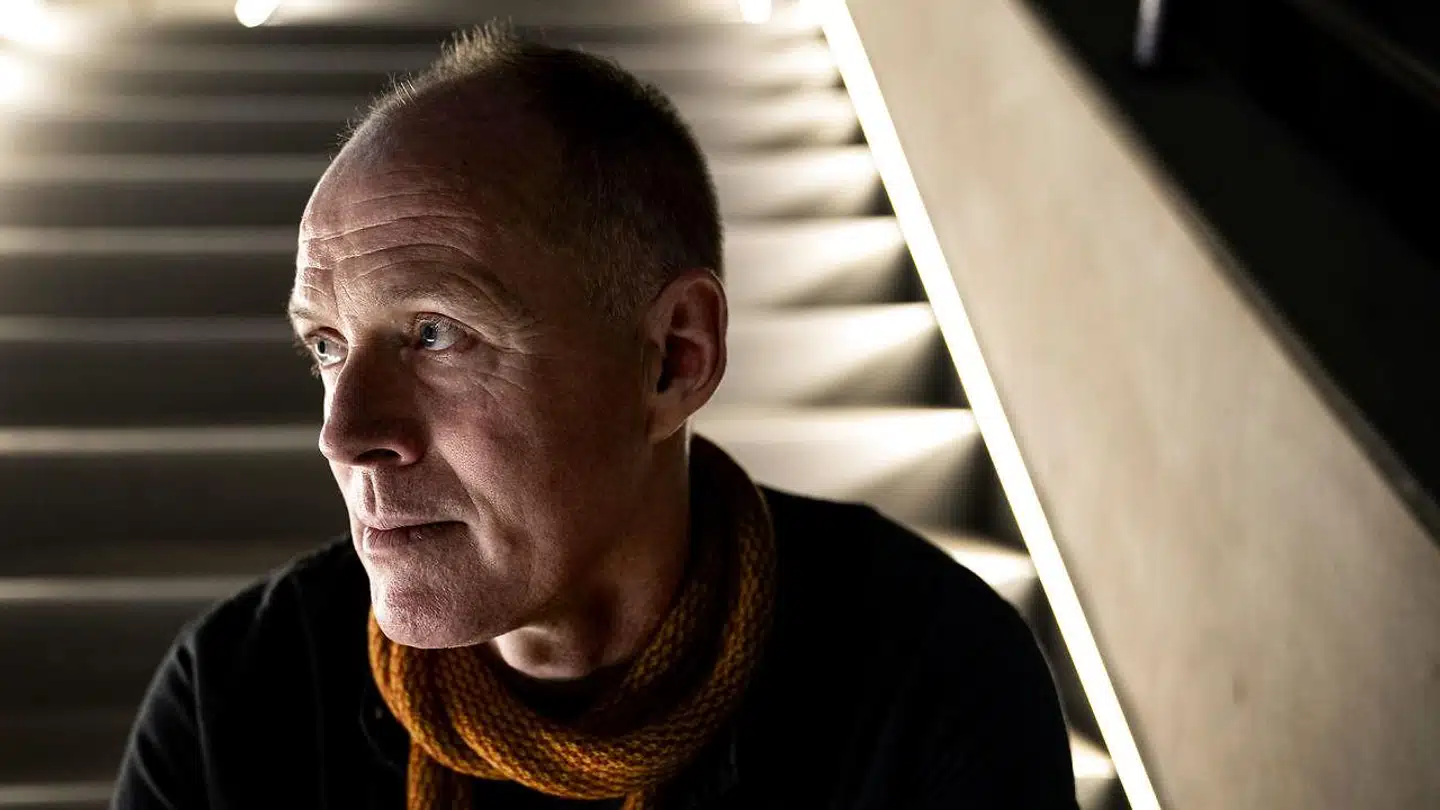 I sin skildring af alt det vanskelige går Geir Gulliksen til værks med en sært bevægende nøgternhed.