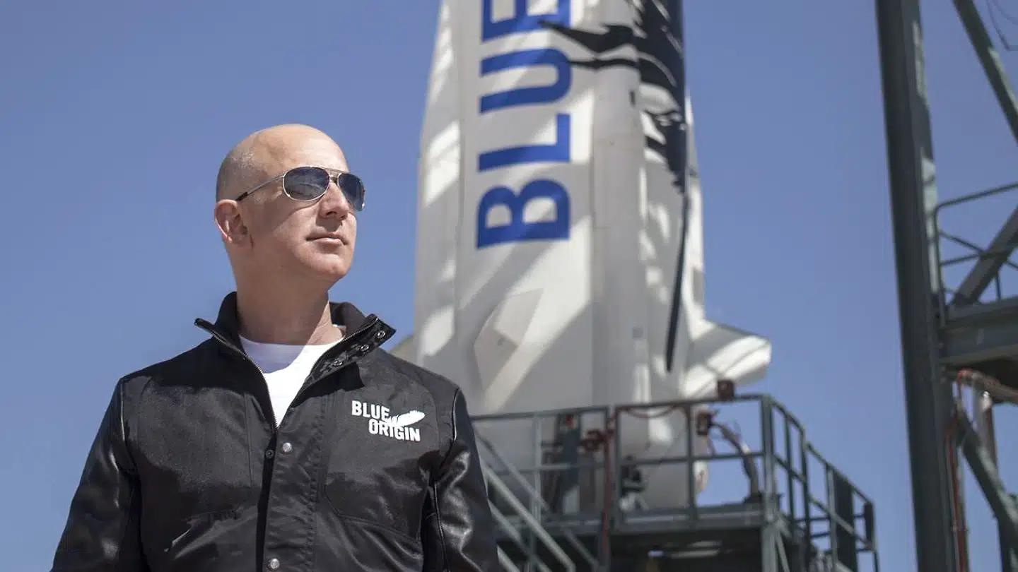 »Både Elon Musk og Jeff Bezos (billedet) har præsenteret deres rumdrømme som en mulig redning for menneskeheden. Bezos er bekymret for, at Jorden vil løbe tør for ressourcer, og vil løse problemet ved hjælp af baser i rummet og på Månen« beskriver Cecilie Cronwald i sin kommentar. Foto: HO, Scanp