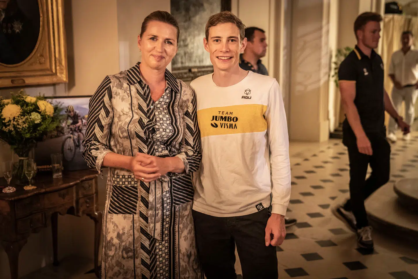 Statsminister Mette Frederiksen sammen med Jonas Vingegaard efter hans sin sejr i Tour de France i juli 2022. (Foto: Mads Claus Rasmussen/Ritzau Scanpix)
