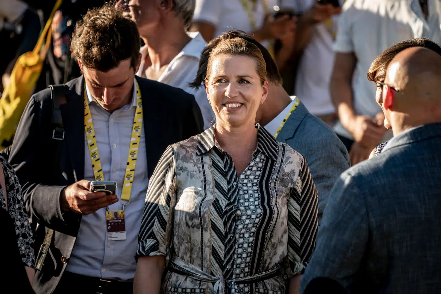 Mette Frederiksen dropper at tage til Paris for at fejre Jonas Vingegaard på søndag. Her ses statsministeren ved podiet på Champs-Élysées i Paris efter sidste etape af Tour de France 2022. (Foto: Mads Claus Rasmussen/Ritzau Scanpix)