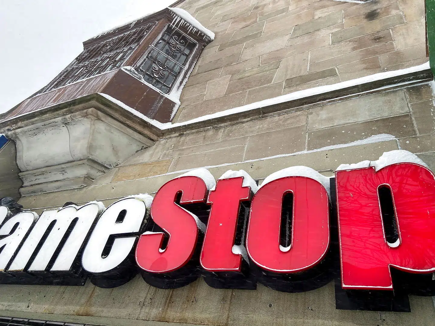 GameStop var den første aktie, der blev kendt som våben for private investorer, der vil sætte en stopper for store fondes spekulative manøvrer.